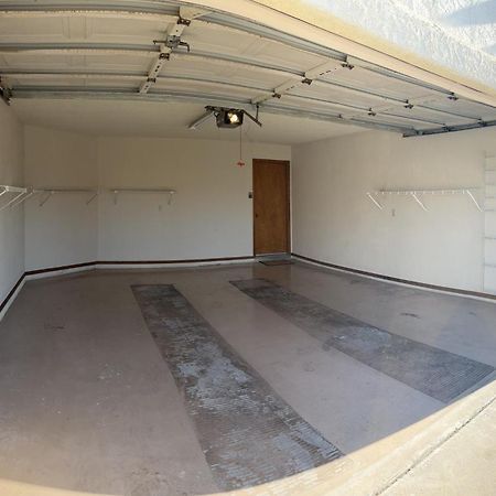 Townhouse, Two Car Garage, Fireplace Back Yard 라스크루시스 외부 사진