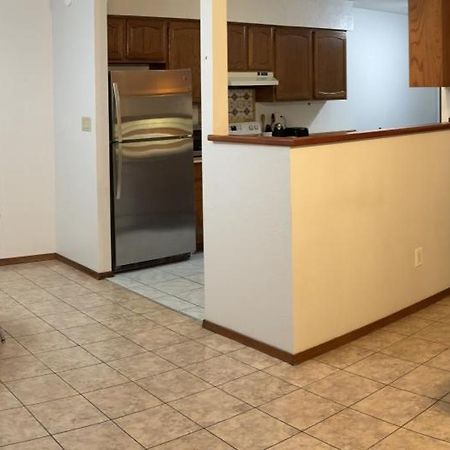Townhouse, Two Car Garage, Fireplace Back Yard 라스크루시스 외부 사진