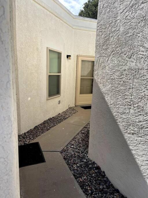 Townhouse, Two Car Garage, Fireplace Back Yard 라스크루시스 외부 사진