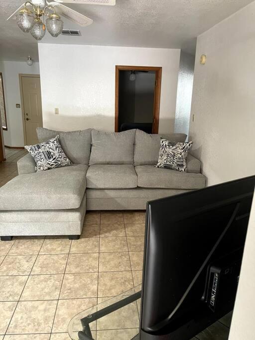 Townhouse, Two Car Garage, Fireplace Back Yard 라스크루시스 외부 사진