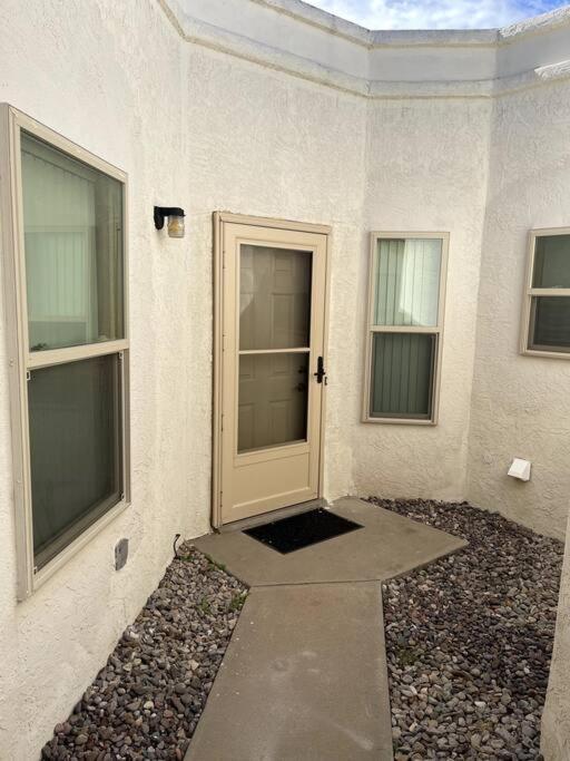 Townhouse, Two Car Garage, Fireplace Back Yard 라스크루시스 외부 사진