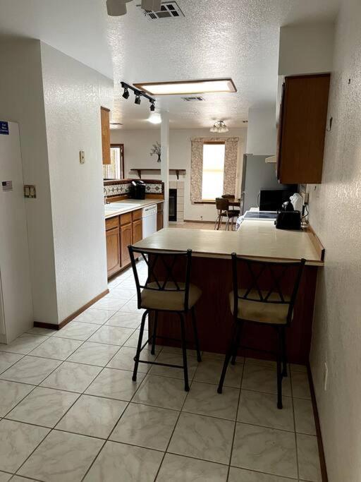 Townhouse, Two Car Garage, Fireplace Back Yard 라스크루시스 외부 사진