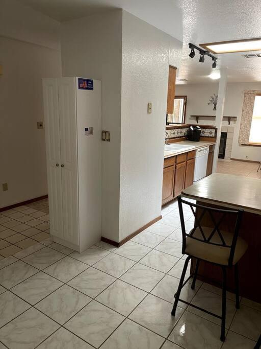 Townhouse, Two Car Garage, Fireplace Back Yard 라스크루시스 외부 사진
