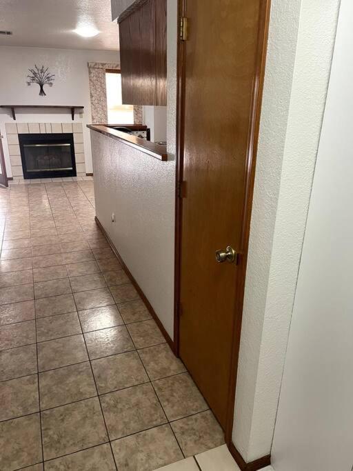 Townhouse, Two Car Garage, Fireplace Back Yard 라스크루시스 외부 사진