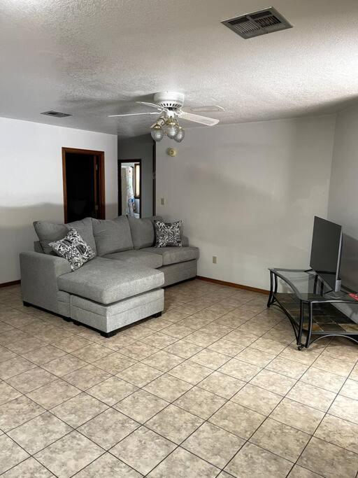 Townhouse, Two Car Garage, Fireplace Back Yard 라스크루시스 외부 사진