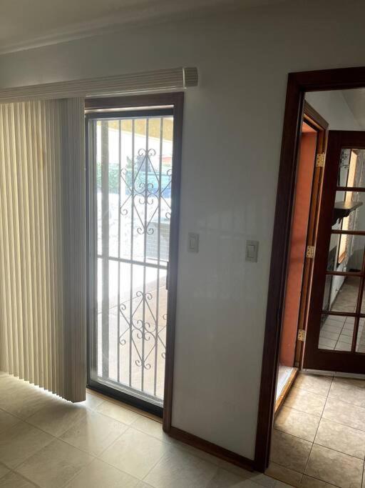 Townhouse, Two Car Garage, Fireplace Back Yard 라스크루시스 외부 사진