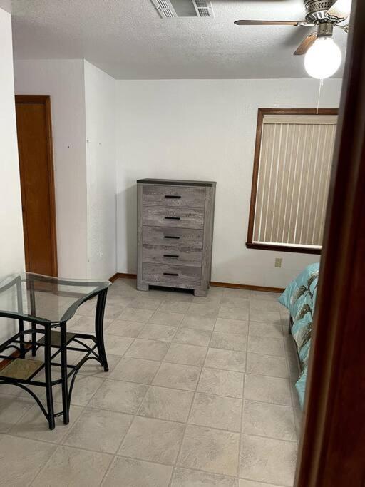 Townhouse, Two Car Garage, Fireplace Back Yard 라스크루시스 외부 사진