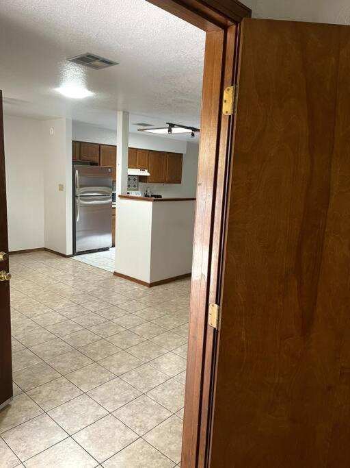 Townhouse, Two Car Garage, Fireplace Back Yard 라스크루시스 외부 사진
