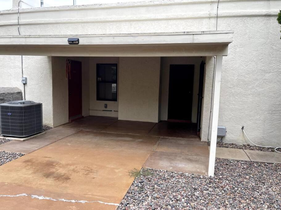 Townhouse, Two Car Garage, Fireplace Back Yard 라스크루시스 외부 사진