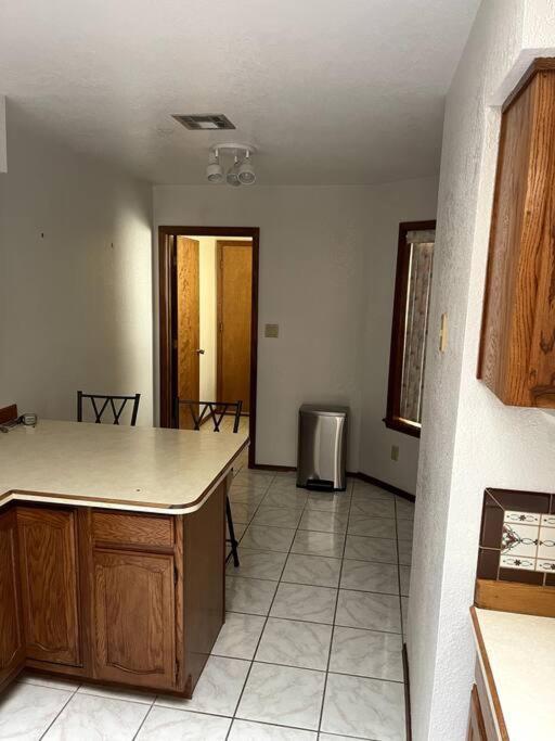Townhouse, Two Car Garage, Fireplace Back Yard 라스크루시스 외부 사진