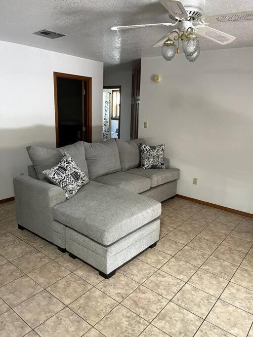 Townhouse, Two Car Garage, Fireplace Back Yard 라스크루시스 외부 사진