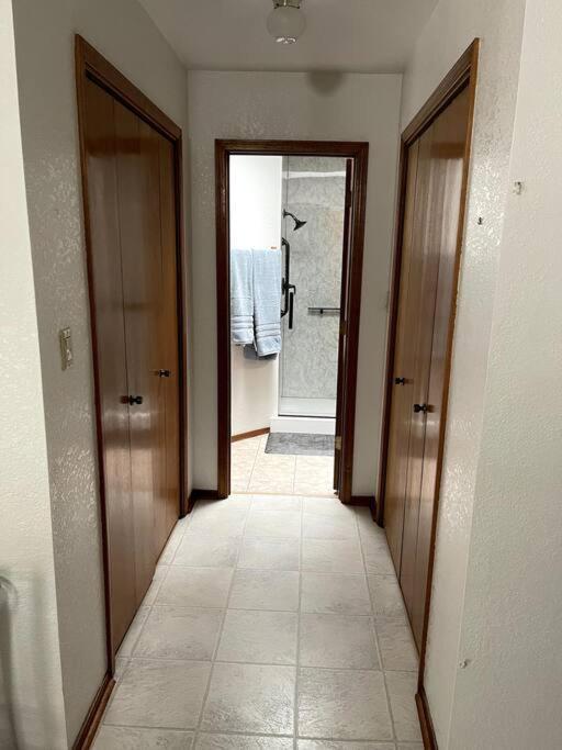 Townhouse, Two Car Garage, Fireplace Back Yard 라스크루시스 외부 사진