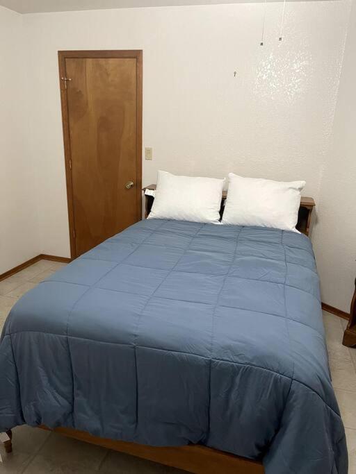 Townhouse, Two Car Garage, Fireplace Back Yard 라스크루시스 외부 사진