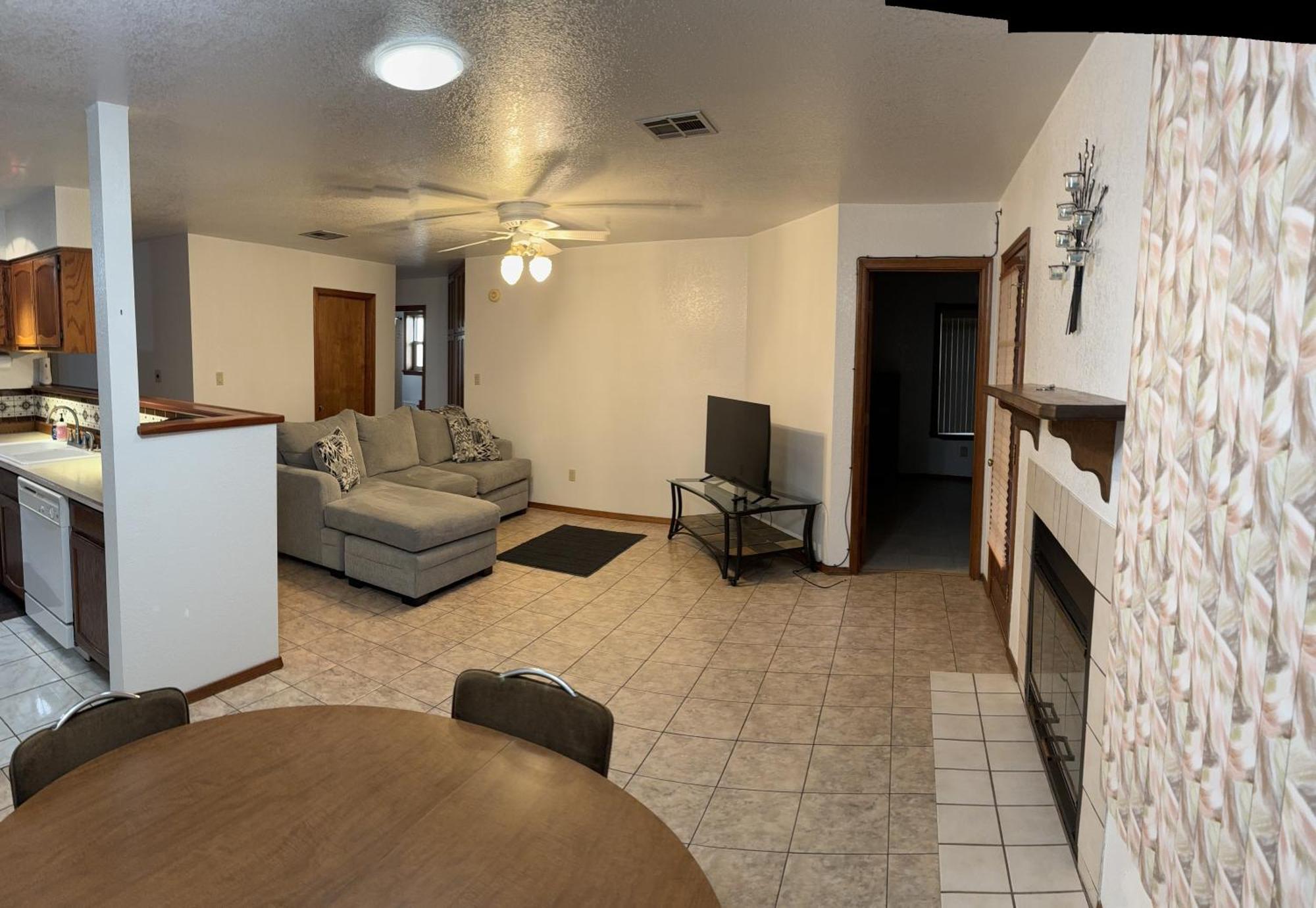 Townhouse, Two Car Garage, Fireplace Back Yard 라스크루시스 외부 사진